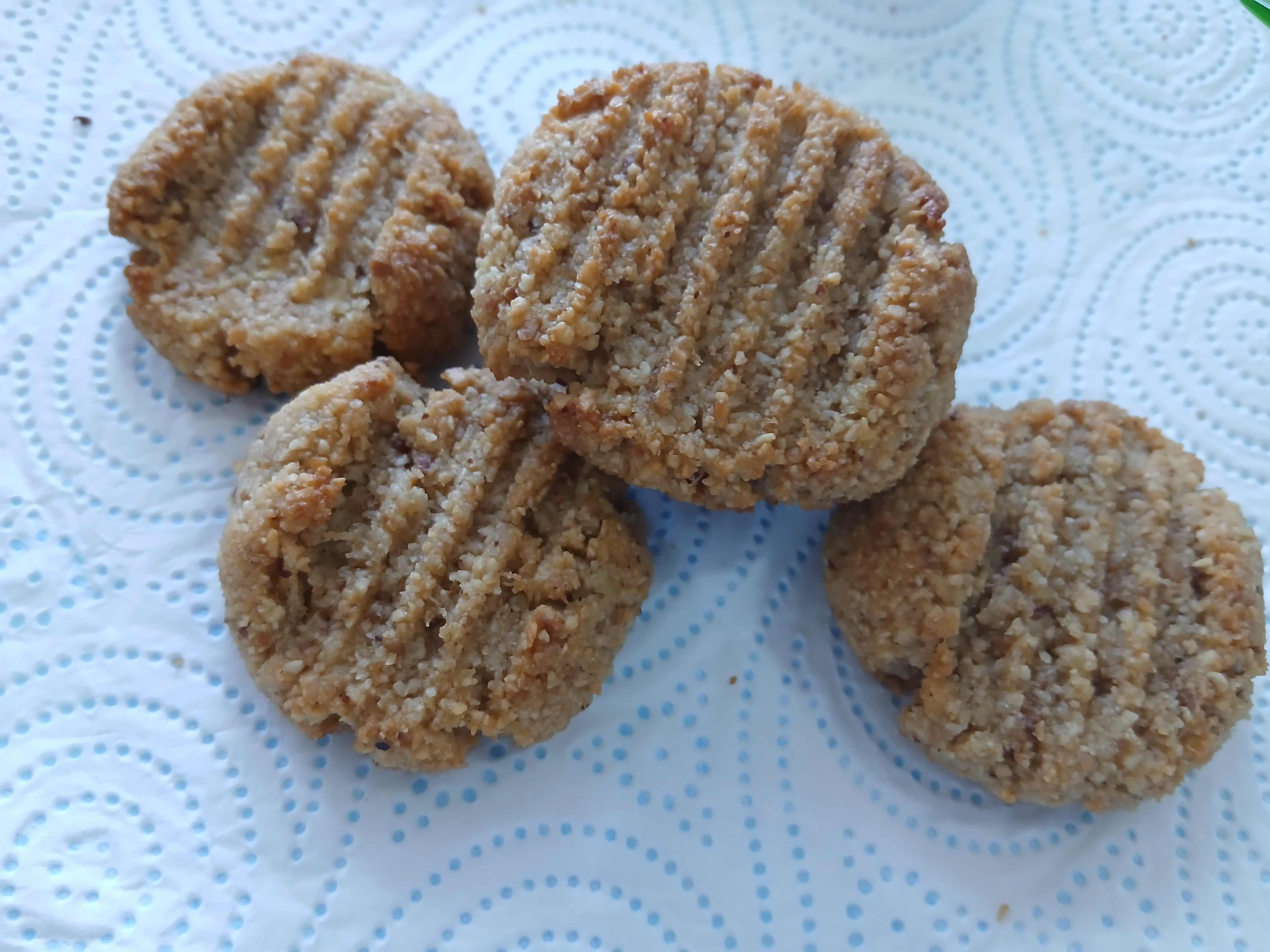 Biscotti nocciole e mela